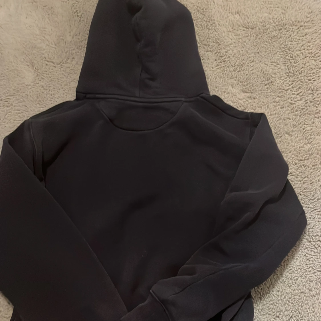 Mörk blå hoodie från GANT - 90