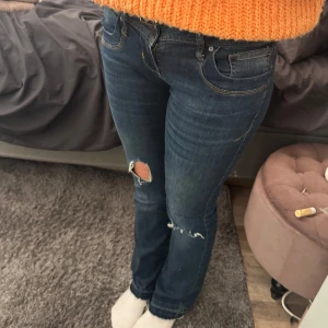 Ltb jeans - Sååå fina Lågmidjade Ltb jeans 💘strö W26 L32 midjemått ca 37 rakt över jag är 166