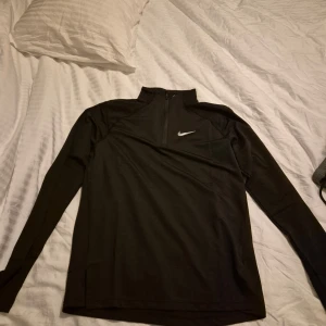 Nike träningströja  - Storlek S. Oanvänd 