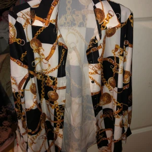 Dam kläder Storlek S och 36 och 40 - Bild 1: 100kr  Bild 2:50kr Bild 3: 150kr Bild 4: 100kr Bild 5 50kr Alla för 400