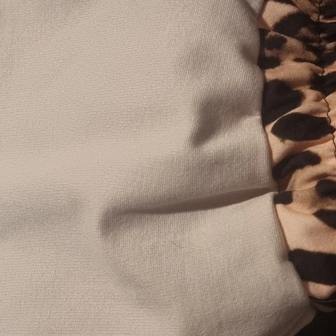 Beige byxor med leoparddetalj - 93