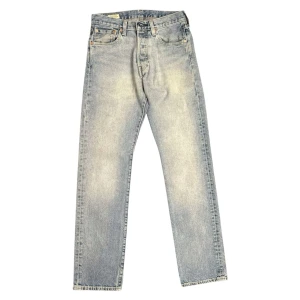 Levi’s 501 Jeans - Säljer ett par Levi’s 501 Jeans i storlek 28/32. De är i väldigt bra skick, riktigt sköna, snygga och  passar till de mesta.  Kan gå ner i pris vid snabb affär, bara att höra av dig om du har några frågor!