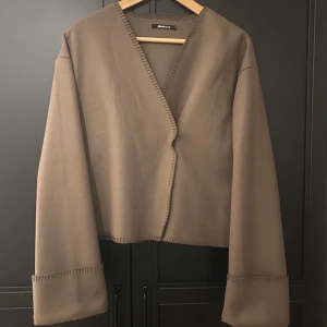 Jacka Gina - Använd väldigt fåtal gånger🤎