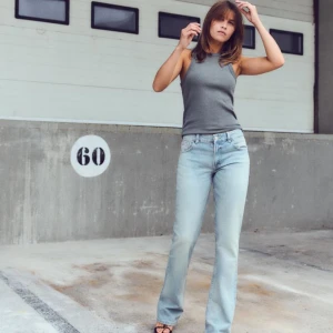 Ljusblå Jeans med medelhög midja - Snygga jeans i storlek 38 från Zara. Lite stora i storleken. Använd få gånger