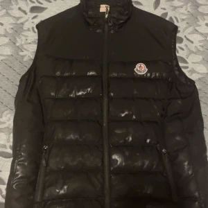 Moncler väst - Bra skick