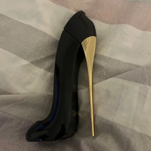 Good girl Herrera  - Säljer min nästan oanvända good girl Herrera parfym! Har Max tagit 5 sprut så den är i bra skick! Pris kan alltid diskuteras❤️Den är i största format, oginalpris:1200🙌🏽