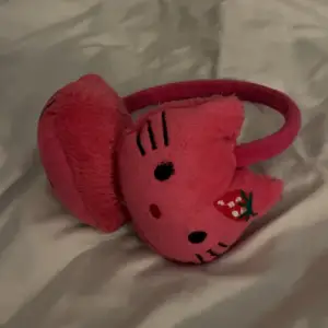 Hello Kitty earmuffs i använt skick, priset kan diskuteras 