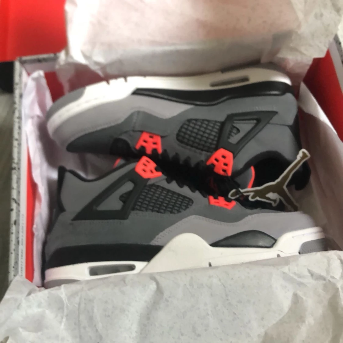 Grå och svarta Nike Air Jordans 4 - 90