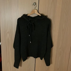 Stickad hoodie  - Super mysig hoddie. Bra skick👍