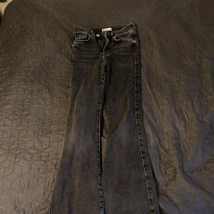 Bootcut jeans  - Ett par fina gina byxor dom är tyvär för små för mig när jag köpte dom online så dom har inte kommit till användning!❤️