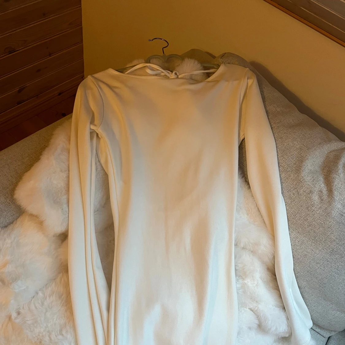 Vit långärmad klänning - 93