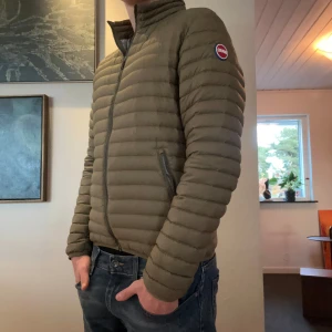Colmar Jacka - Säljer denna supersjysta Colmar jackan p.g.a den kommit till lite andvänding | Super skick, 10/10 | Ca. 2,5-3000kr nypris | Köpt på Colmars hemsida | Skriv vid minsta intresse ✌️