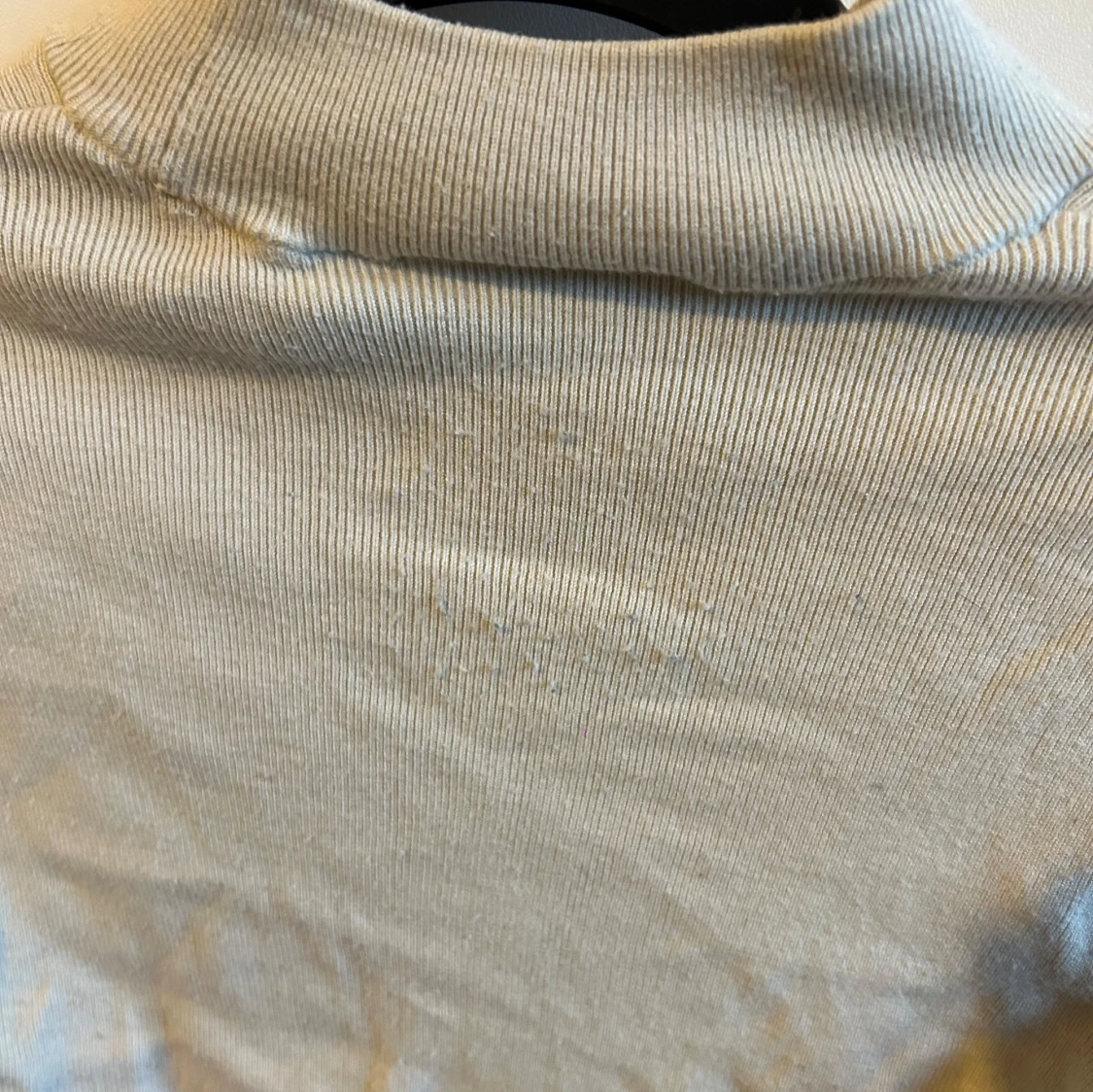 Beige croppad tröja från Weekday - 92