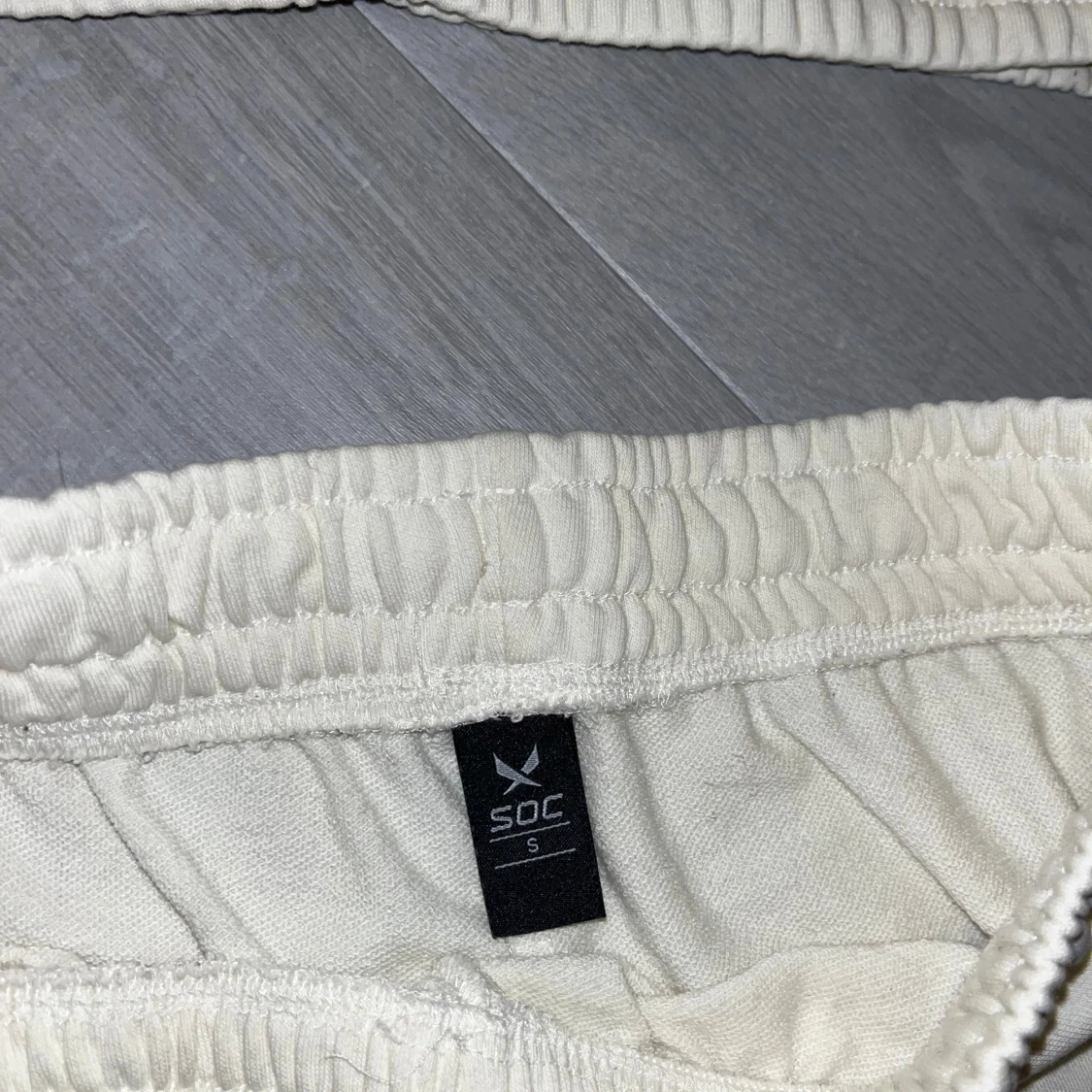 Vit träningstopp och shorts från SOC - 2