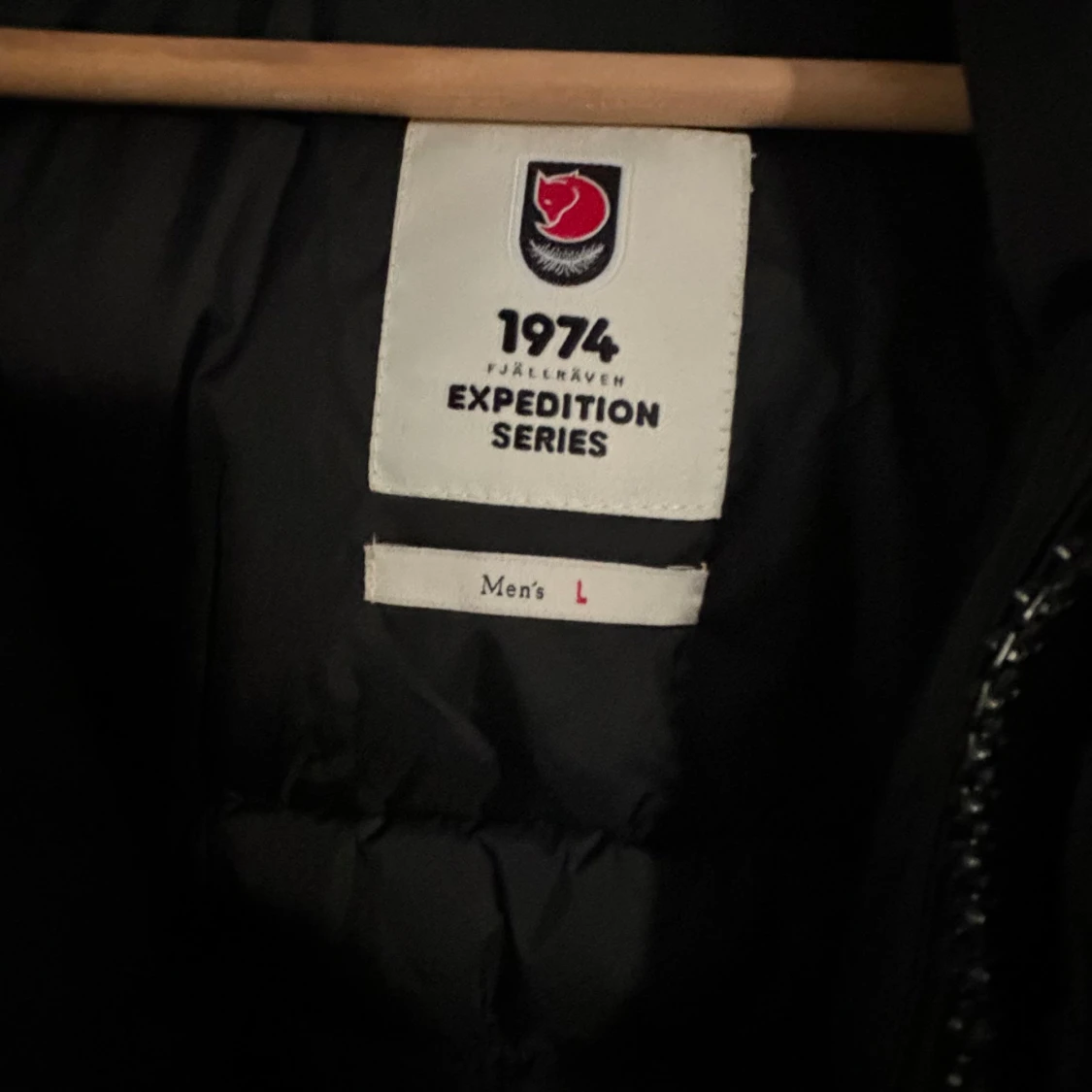 Svart dunjacka från Fjällräven - 90