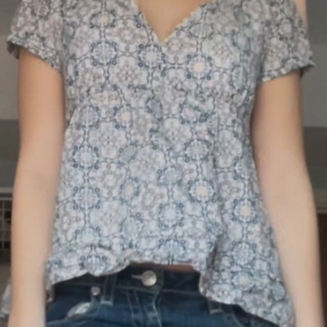 Mönstrad blus i blått och vitt - 90