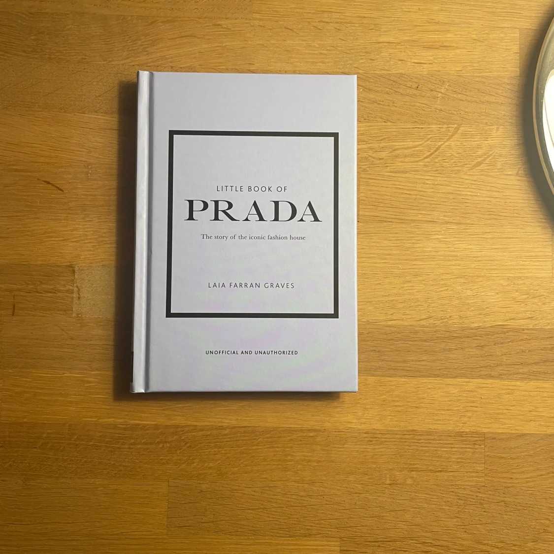 Prada och Gucci design böcker - 90