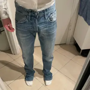 Replay newbill jeans i bra skick. För stora för mig. W29 L32. 