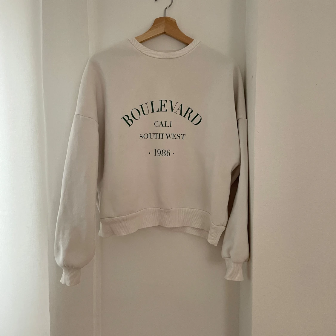 Vit sweatshirt från Only Trend