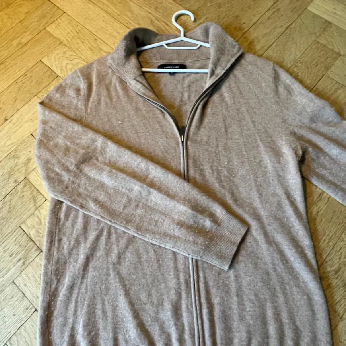 Beige  100% kashmirtröja från Lawrence Grey