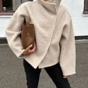 Super fin jacka från Gina!  - Superfin jacka från Gina! Nyskick. Säljer då den inte kommer eller kommit till användning!🥰