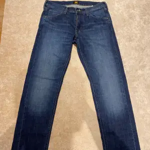 Helt nya Lee Jeans, kommer ej till användning eftersom råka köpa fel storlek. Dessa Lee Jeans är storlek 31/32