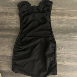 Svart klänning  - Jättefin svart klänning från Gina, storlek XS. Säljer då jag ej använder ❤️