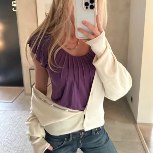 Lila topp - Supersnygg lila topp som går att använda till fest och vardags💜Är i nyskick!