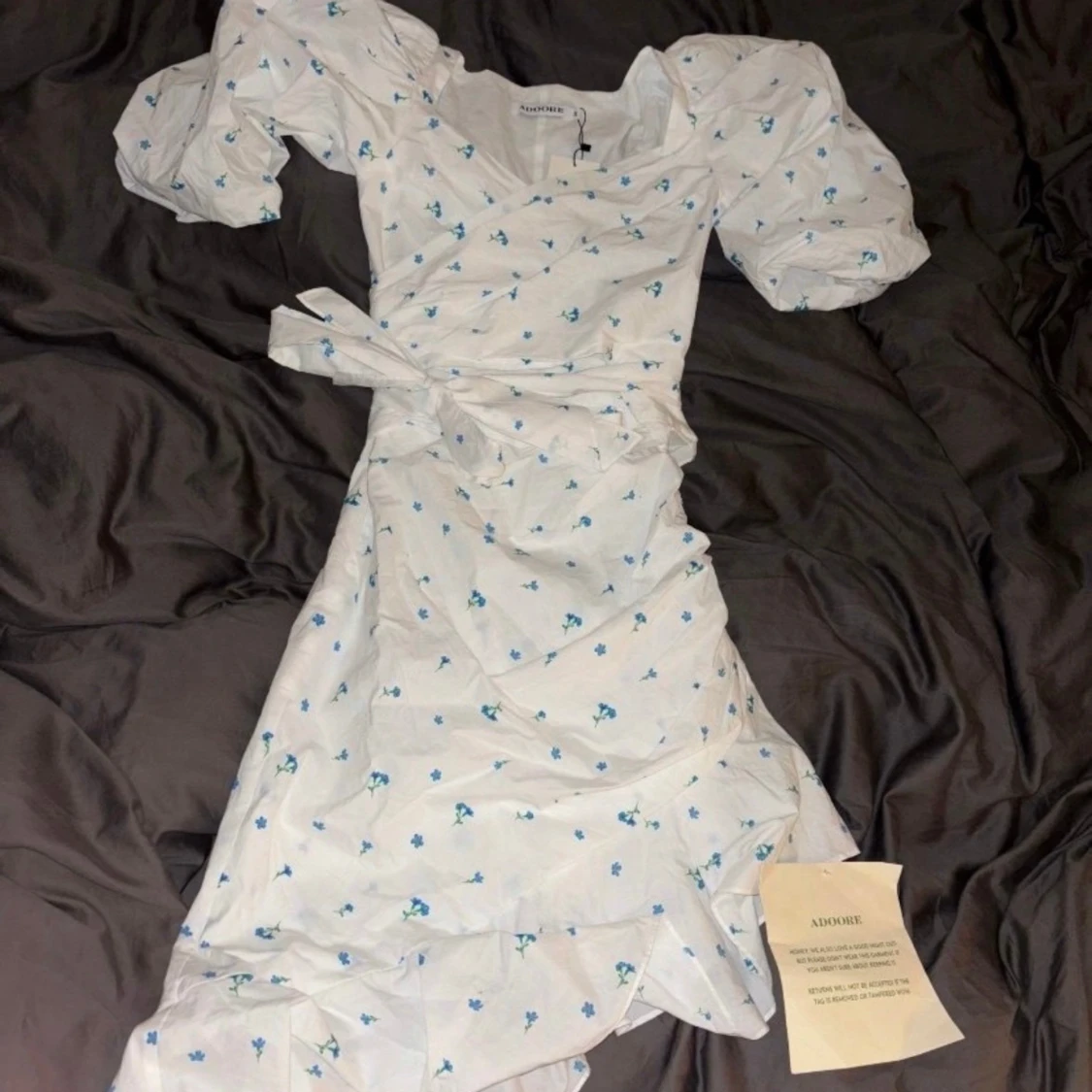 Vit blommig klänning från Adoore  - 92
