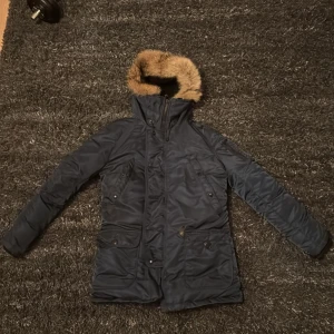 Golden fleece parka - Gammal golden fleece parka i storlek xs. Köptes för 7000kr i Italien för några år sedan. Såklart äkta med inga defekter. Skicka gärna offers!