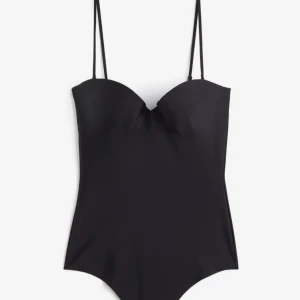 Body h&m - Säljer denna slutsålda populära bodyn från hm😍