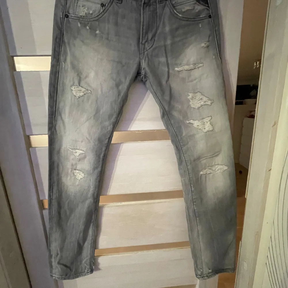 Jätte feta Replay jeans. Perfekt skick, inga defekter. 32L 29W. Skriv om du har några frågor!. Jeans & Byxor.