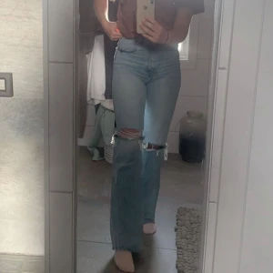 Ljusa jeans - Ljusa jeans med hål från zara