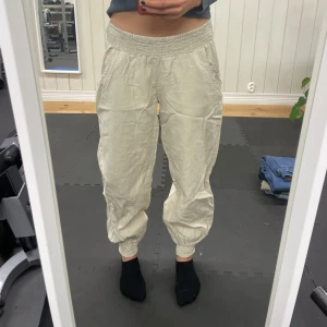 Yoga byxor - Sköna yoga byxor som ej kommer till användning. Grovt linne/ bomullstyg. Skriv vid frågor☺️