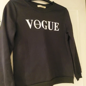 Tröja  - Jätte fin och trendig tröja, I mycket bra skick, använd bara några gånger 