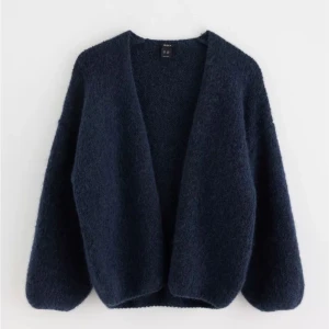 Lindex kofta - Den slutsålda koftan från Lindex i storlek M/L men sitter som en S💓 Prislappen är kvar då den aldrig är använd!