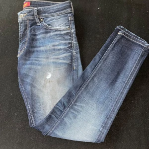 Jack n jones jeans - Jättesnygga Jack n jones jeans i modellen "Skinny Liam" strlk 30/30!!!!! Säljs till bra pris!!!!