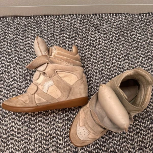Isabel marant skor - Strl 37 men passar mer som 38❤️ pris pågrund av skick och är såklart äkta! Köp gärna genom köp nu💕💕