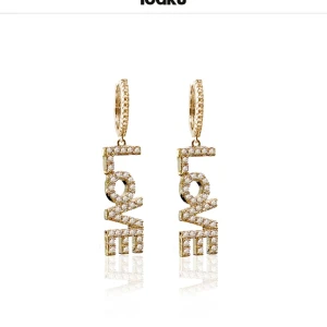 Örhängen  - Säljer ett var örhängen från ioaku💕 Örhängerna är endast testade💕 box tillkommer💕💕