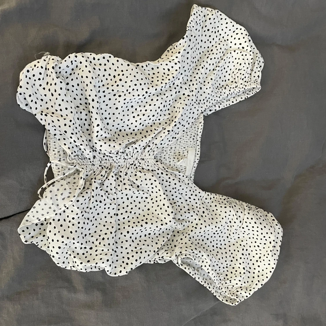 Vit prickig offshoulder topp