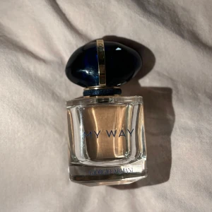 My way parfym - My way parfym 30ml Öppnad men helt oanvänd 💗Rosa färgen har blekts bort men det påverkar INTE doften.  Nypris: ca 1170 Mitt pris: 450kr 
