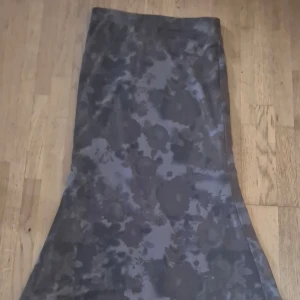 Grunge kjol - Mycket fin, längd: 80 cm. Svart och brun ungefär