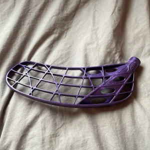  Innebandy blad fat Pipe  - Varumärke Fat Pipe Artikelnummer FAT-714905-PPB Bladmodell CTRL Bladmaterial PPB Vikt 68 gram.           Den finns i Uppsala men kommer inte skriva adressen innan någon är intresserad!