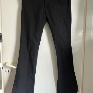Kostymbyxor  - Knappt använda kostymbyxor från bikbok i storlek 36