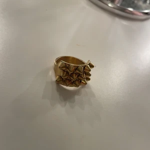 edblada ring - jätte fin men använder inte, bra kvalite storlleg 18,50