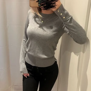 Grå tröja Holly & Whyte - Superfin grå tröja från Holly & Whyte🥰 ❗️ta ej mina bilder❗️
