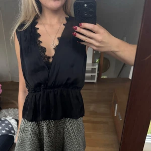 Spets topp - Snygg fest topp med spets från h&m