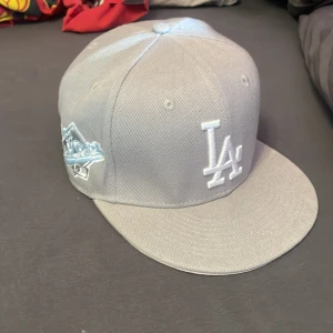 Keps - En LA baseball keps som inte kommit till användning.