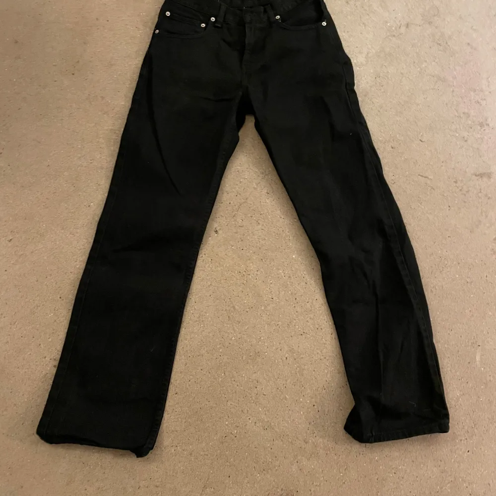 Svarta Levis 752. Skriv om intresserad. Priset är ej fast.. Jeans & Byxor.