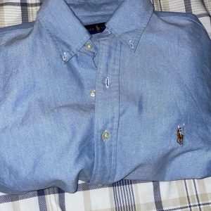Ralph lauren skjorta - Använda fåtal gånger, 9/10 i skick. Bara skicka om frågor